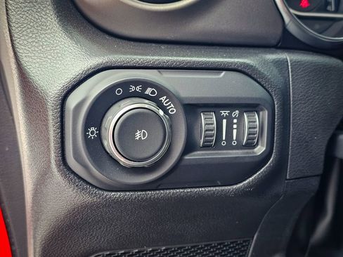 Certified 2022 Jeep Wrangler Willys image 13