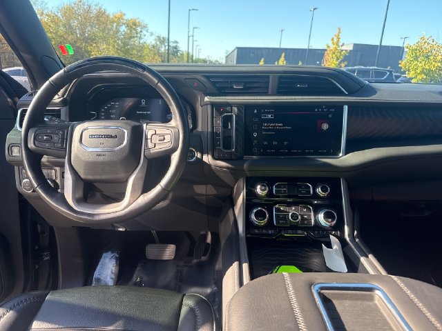 Used 2023 GMC Yukon XL Denali w/ Advanced Technology Package AWD/4WD image 15
