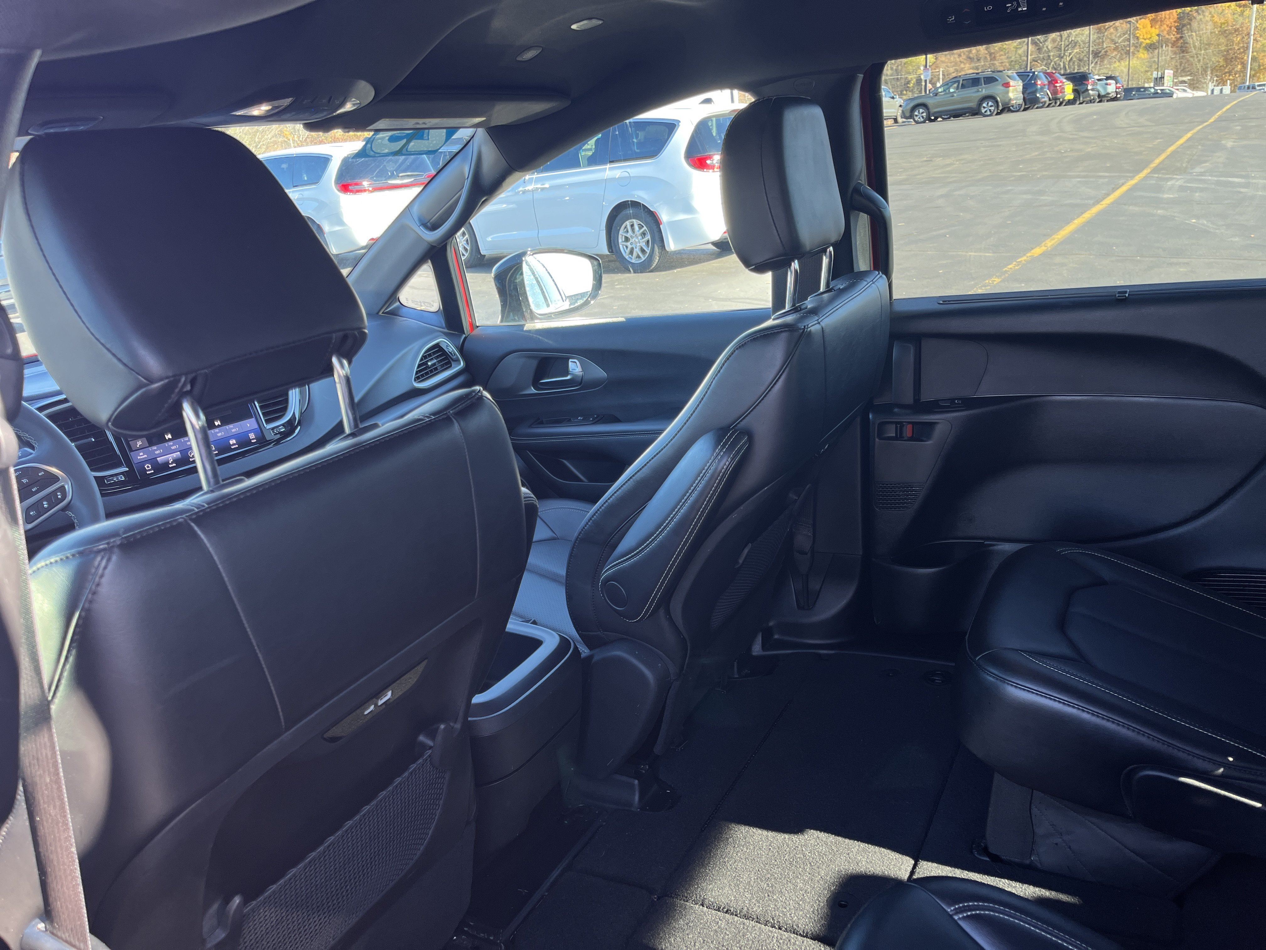 Used 2025 Chrysler Pacifica Select FWD image 23