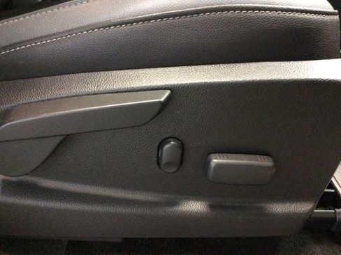 Used 2018 Chevrolet Colorado Z71 w/ Centennial Edition image 29