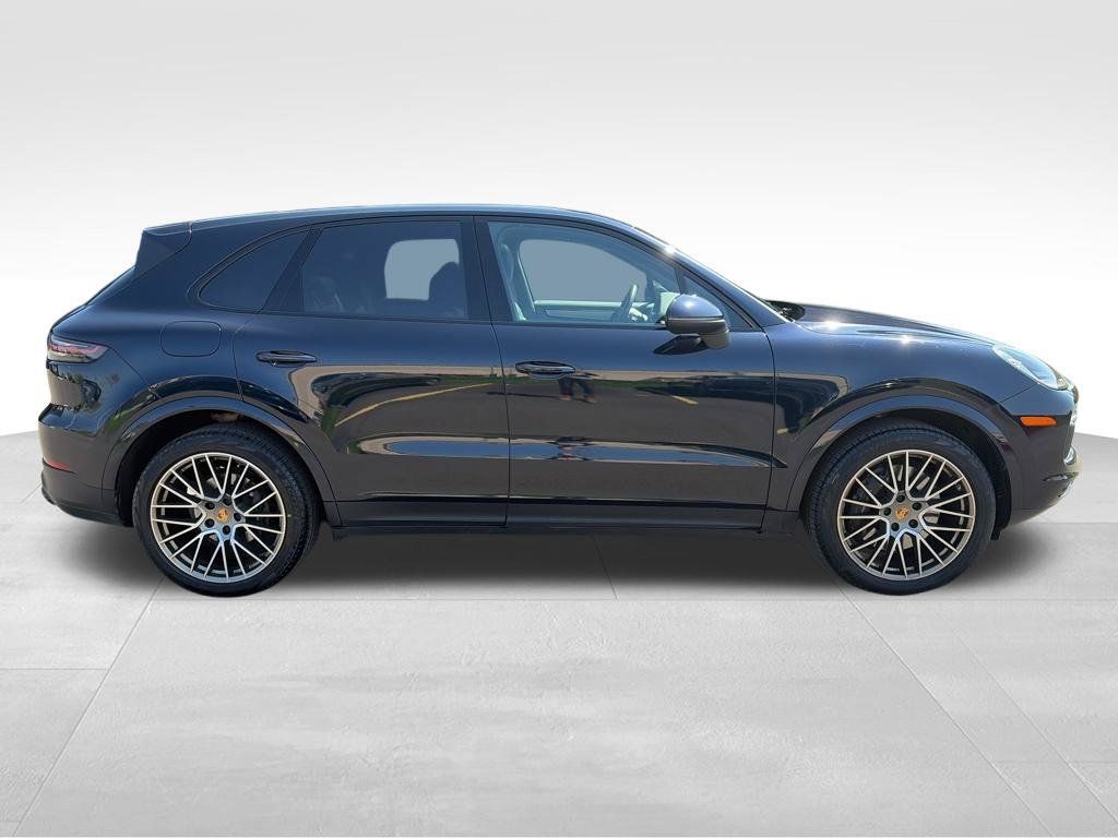 Used 2023 Porsche Cayenne Platinum Edition AWD/4WD image 2