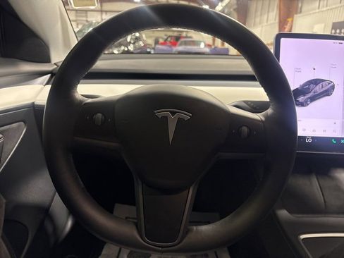 Used 2021 Tesla Model 3 Standard Range Plus image 15