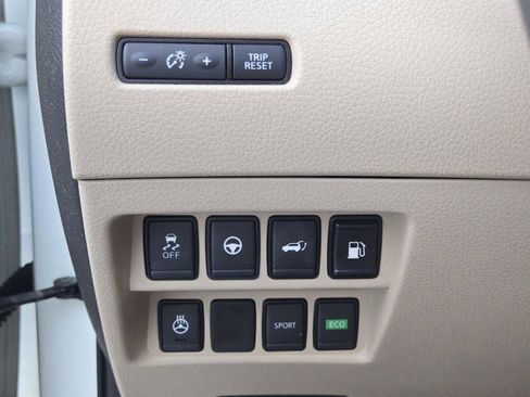 Used 2019 Nissan Rogue SL w/ Premium Package FWD image 23