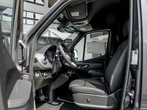 Used 2025 Mercedes-Benz Sprinter 2500 image 12