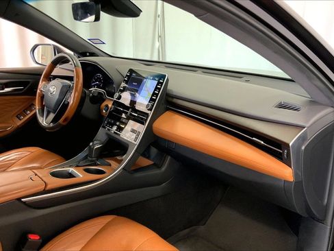 Used 2020 Toyota Avalon Limited FWD image 28