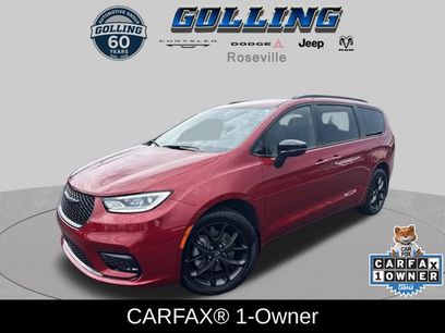 Certified 2025 Chrysler Pacifica Limited w/ Trailer Tow Group