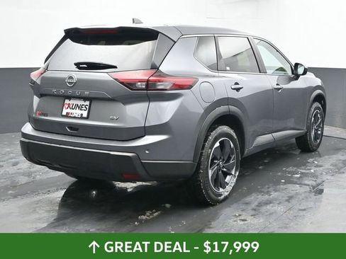 Used 2024 Nissan Rogue SV image 10