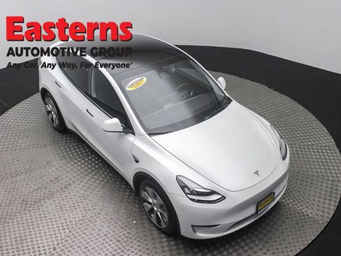 Used 2022 Tesla Model Y Long Range AWD/4WD image 3