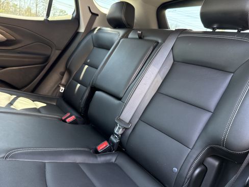 Used 2024 GMC Terrain SLT AWD/4WD image 23