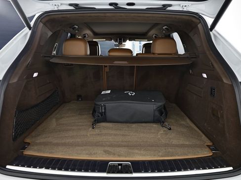Certified 2023 Porsche Cayenne Turbo S AWD/4WD image 32