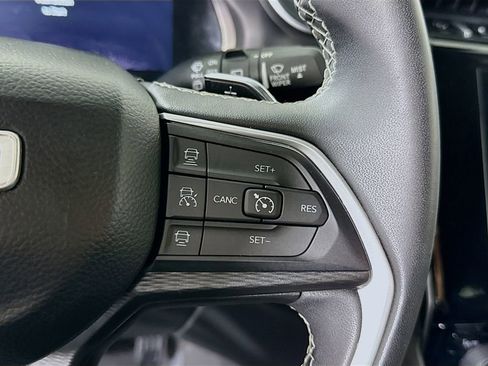 Used 2023 Jeep Grand Cherokee L Laredo image 21