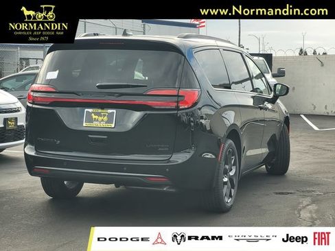 New 2027 Chrysler Pacifica Limited w/ Family Tech Group AWD/4WD image 4