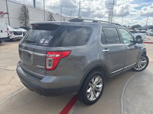 Used 2013 Ford Explorer XLT image 3