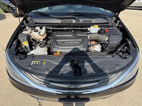 Used 2019 Chrysler Pacifica Touring-L FWD image 25