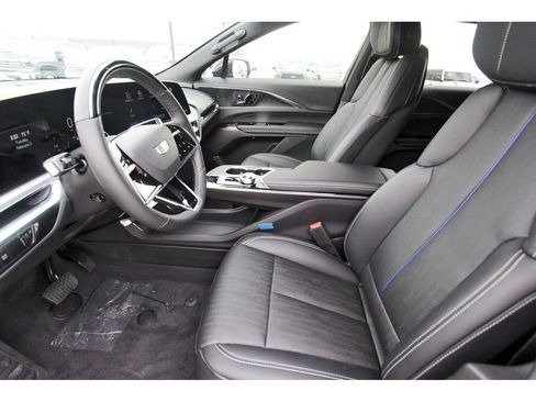 New 2026 Cadillac Lyriq Luxury image 6