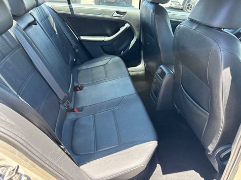 Used 2012 Volkswagen Jetta SE FWD image 17