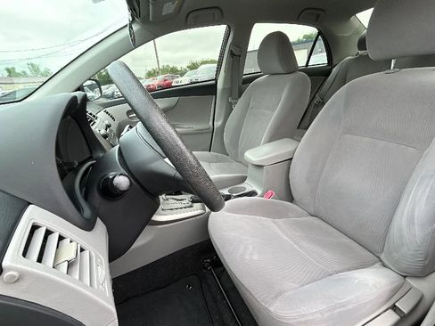 Used 2011 Toyota Corolla LE FWD image 2