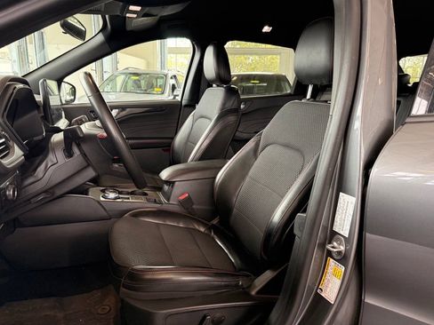 Used 2023 Ford Escape ST-Line w/ Tech Pack #1 FWD image 9