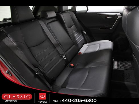 Used 2019 Toyota RAV4 Limited image 18