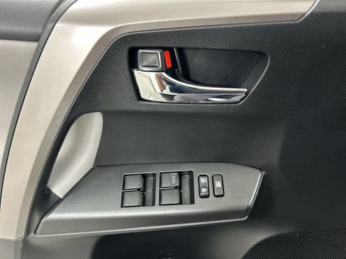 Used 2018 Toyota RAV4 XLE AWD/4WD image 11