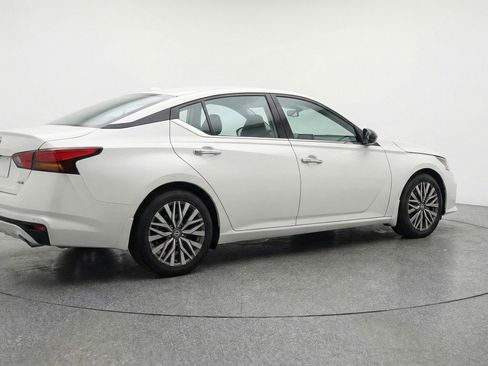 Used 2025 Nissan Altima 2.5 SV image 9