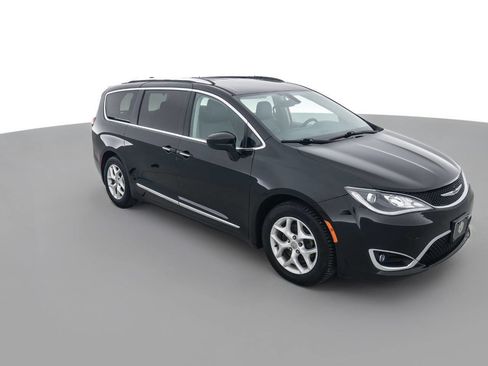 Used 2018 Chrysler Pacifica Touring-L w/ Tire & Wheel Group FWD image 3