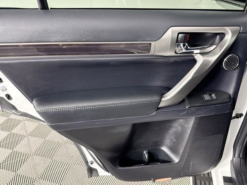 Used 2022 Lexus GX 460 Premium w/ Accessory Package image 25