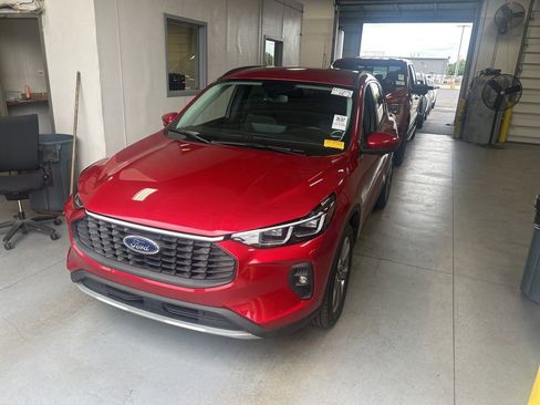 Used 2025 Ford Escape Platinum w/ Class II Trailer Tow Package AWD/4WD image 2