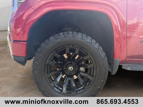 Used 2025 GMC Sierra 1500 AT4 w/ AT4 Premium Package AWD/4WD image 9
