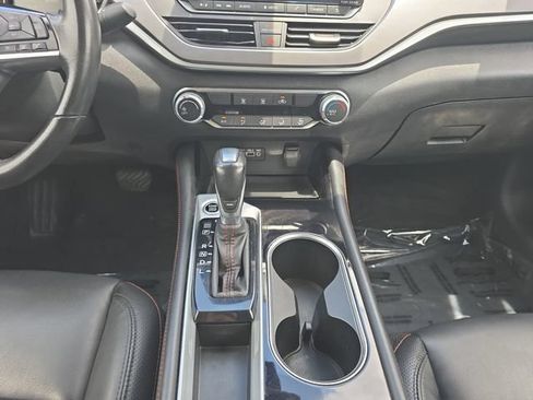 Used 2024 Nissan Altima 2.5 SR FWD image 3