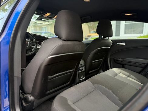 Used 2018 Dodge Charger SXT w/ Blacktop Package RWD image 11