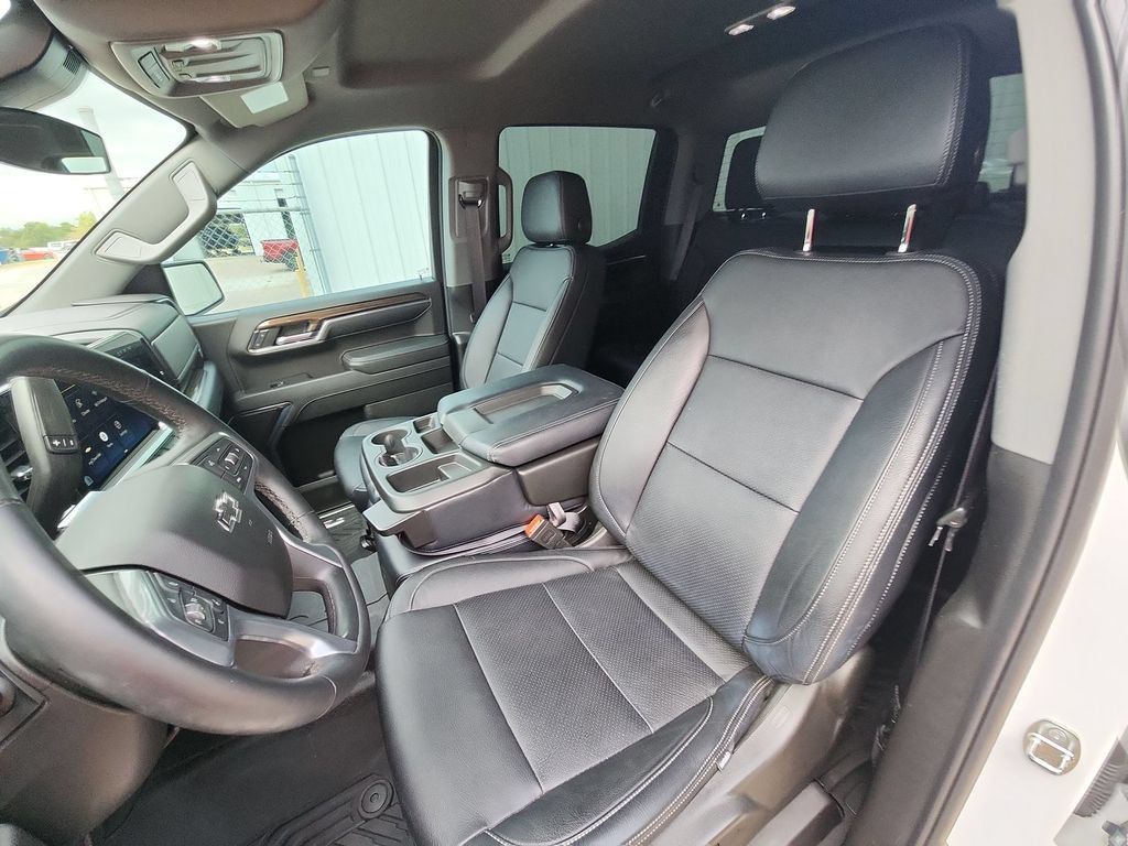 Used 2024 Chevrolet Silverado 1500 RST AWD/4WD image 15