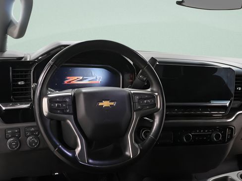 Used 2023 Chevrolet Silverado 1500 LT w/ Z71 Off-Road Package AWD/4WD image 8