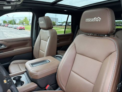 Used 2023 Chevrolet Tahoe High Country w/ Premium Package 2 AWD/4WD image 18