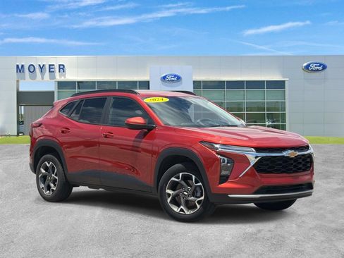 Used 2024 Chevrolet Trax LT w/ Driver Confidence Package FWD image 1