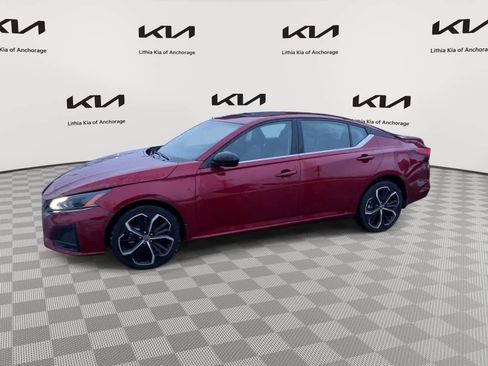 Used 2023 Nissan Altima 2.5 SR w/ SR Premium Package image 4