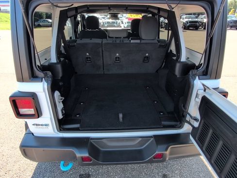 Used 2024 Jeep Wrangler Unlimited w/ Convenience Group AWD/4WD image 13