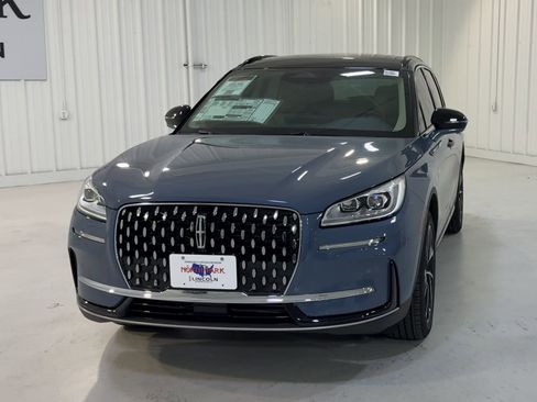 New 2025 Lincoln Corsair Reserve image 4