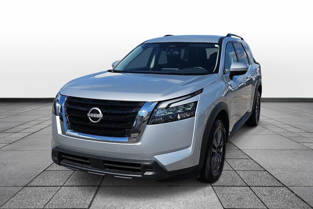 Used 2025 Nissan Pathfinder SV AWD/4WD image 1
