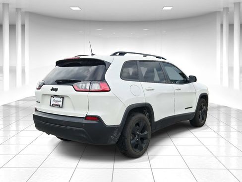 Used 2019 Jeep Cherokee Latitude Plus AWD/4WD image 3
