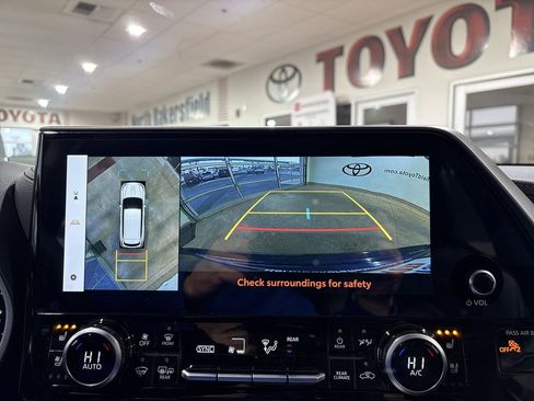 New 2026 Toyota Highlander Limited image 18