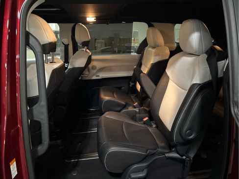 Certified 2025 Toyota Sienna XSE image 8