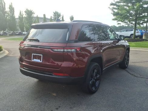 Certified 2024 Jeep Grand Cherokee Altitude AWD/4WD image 4