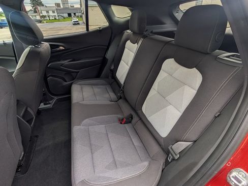 Used 2024 Chevrolet Trax RS w/ Sunroof Package FWD image 14