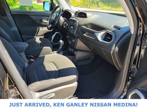 Used 2018 Jeep Renegade Latitude w/ Cold Weather Group AWD/4WD image 22