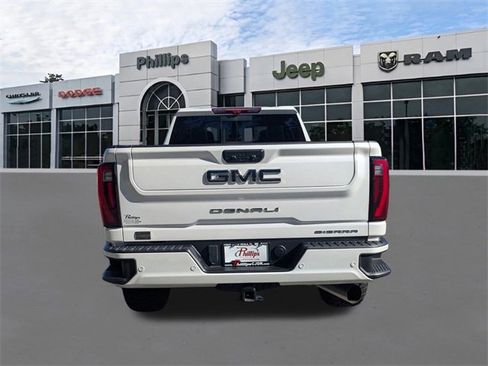 Used 2025 GMC Sierra 2500 Denali Ultimate image 4