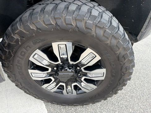 Used 2024 GMC Sierra 2500 Denali w/ Denali Reserve Package AWD/4WD image 13