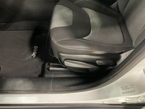 Used 2014 Jeep Cherokee Latitude image 20