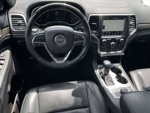 Used 2018 Jeep Grand Cherokee Overland AWD/4WD image 4