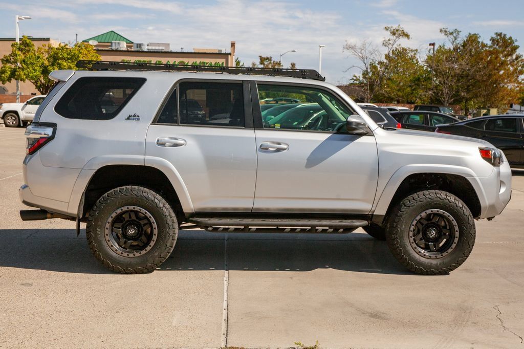 Used 2019 Toyota 4Runner SR5 AWD/4WD image 4